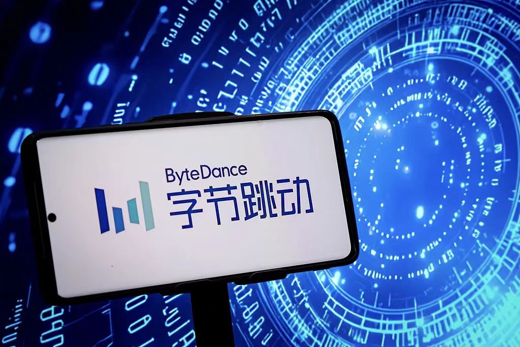 周末读物 | 豆包抢入口，捅了马蜂窝